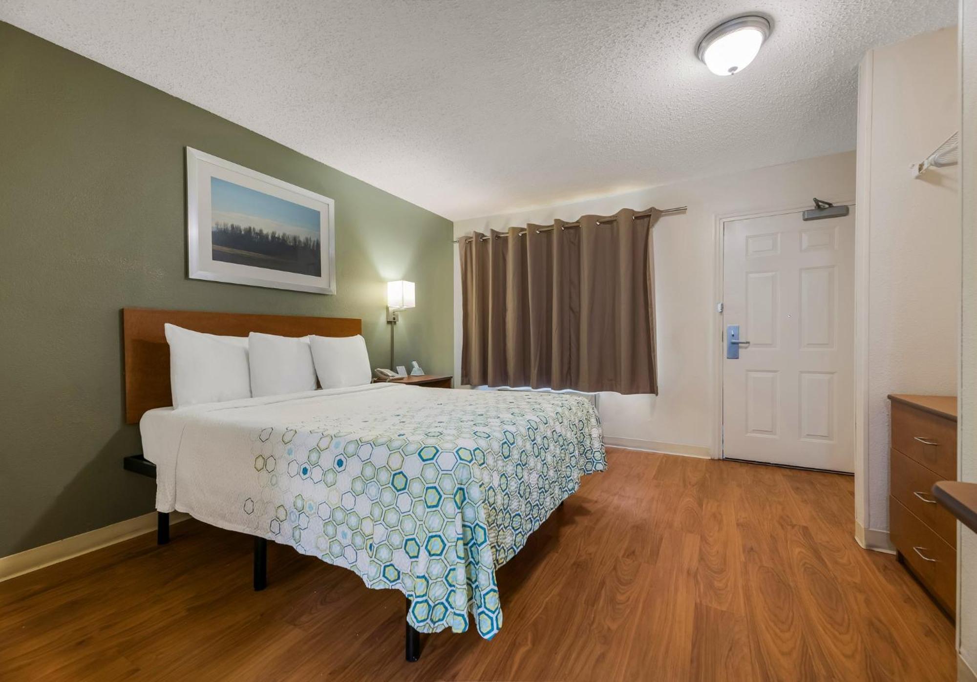 Hometowne Studios By Red Roof Orlando - Ucf Area Alafaya Экстерьер фото